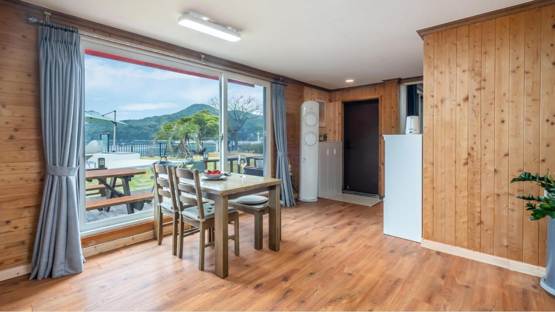 Namhae Sea Stay N Pet Pension Room photo