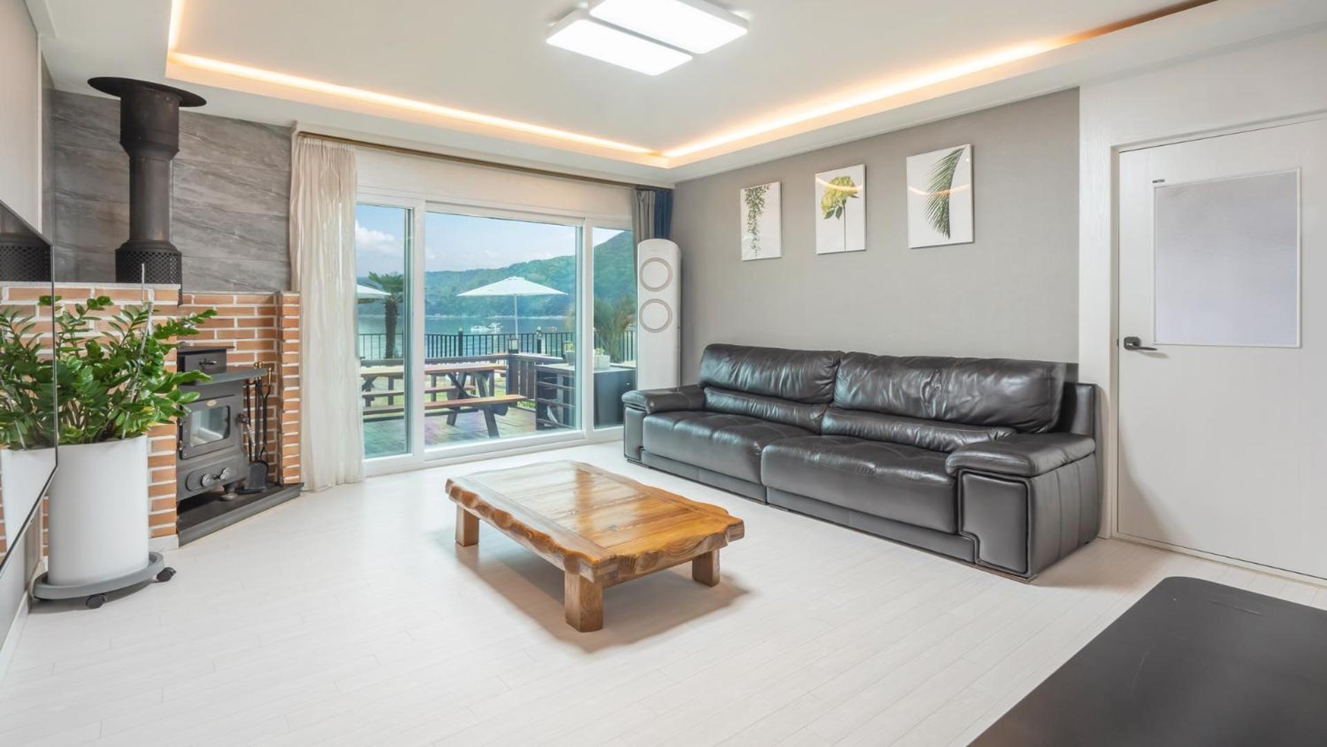 Namhae Sea Stay N Pet Pension Room photo