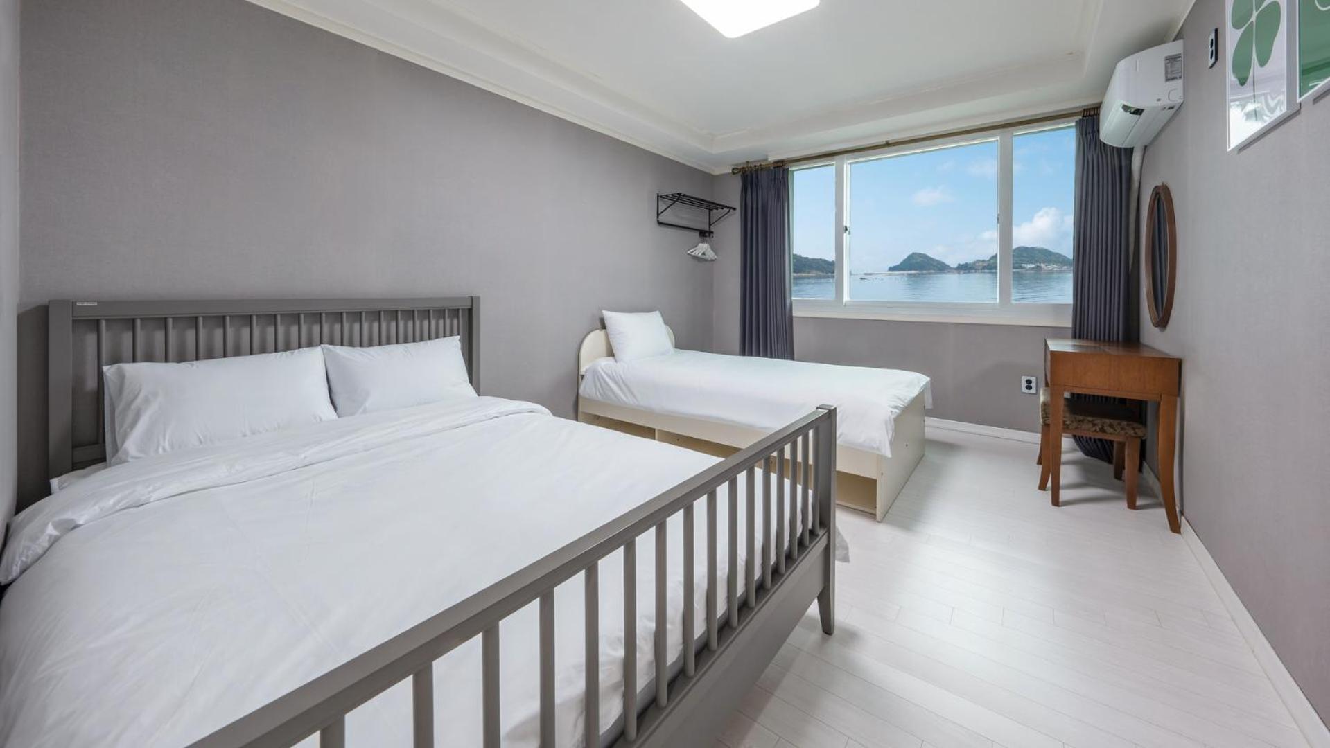 Namhae Sea Stay N Pet Pension Room photo